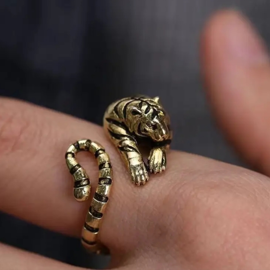 Wild Elegance Gold Tiger Ring